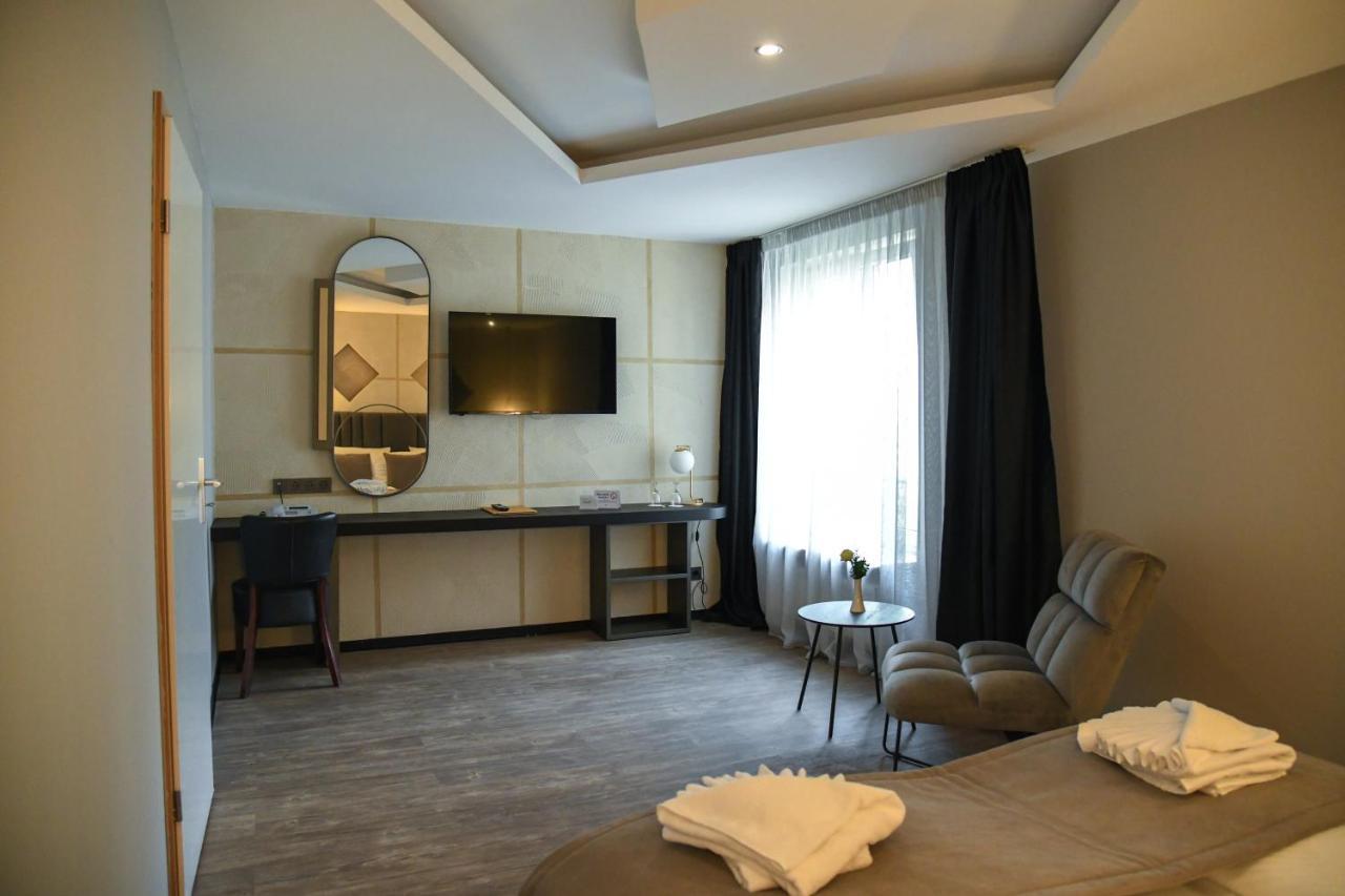 דליטש' Hotel Zum Weissen Ross מראה חיצוני תמונה